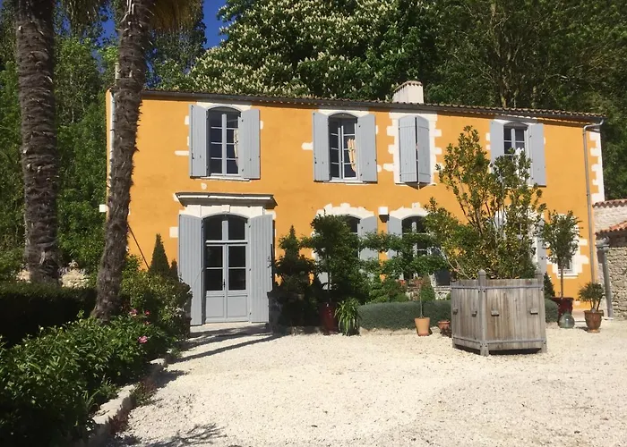 D'hotes La Borderie Du Go Pres De La Rochelle - 4*