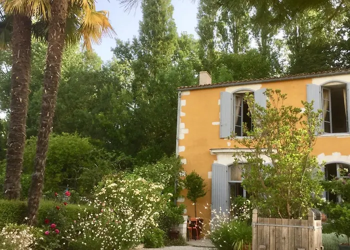 D'hotes La Borderie Du Go Pres De La Rochelle - Bed & Breakfast 4*